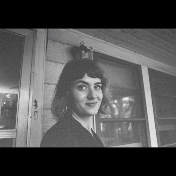 Meet your Posher, Amanda - Picture 7 of 8